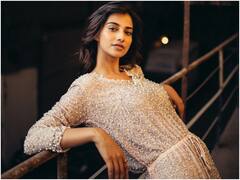 Meenakshi Chaudhary: ముత్యాల డ్రెస్ వేసి మెరిసిపోతున్న మీనాక్షి చౌదరి