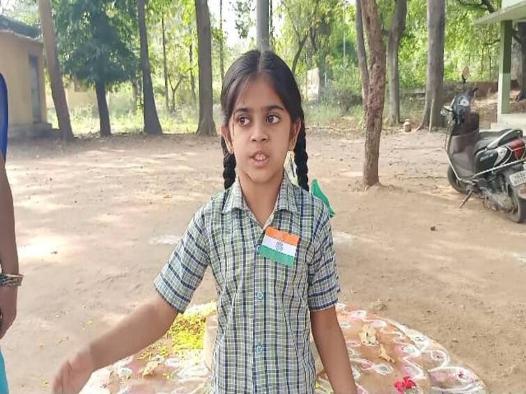 Dharmapuri: 4th class government school student spoke about the country's pride at the Republic Day function in Harur TNN ‘இளைய சமூகமே எழுங்கள் நாளைய பாரதம் நமது கையில்’ - அசத்திய அரசு பள்ளி மாணவி