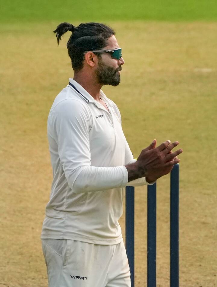 ऑस्ट्रेलियाविरोधात होणाऱ्या कसोटी मालिकेपूर्वी रविंद्र जाडेजा फॉर्मात परतला आहे. तामिळनाडूविरोधात जाडेजानं सात विकेट घेतल्या.