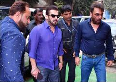 Pathaan હિટ થતાં જ લગ્નમાં સલમાન ખાને કરી ધમાકેદાર એન્ટ્રી, શાહરૂખ ખાનના બેસ્ટ ફ્રેન્ડે લૂટી મહેફિલ