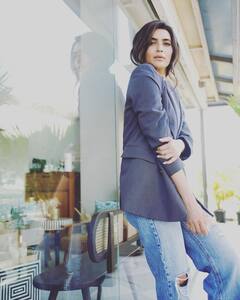 Karishma Tanna New Look: करिश्मा तन्नाने शेअर केले नवे फोटो, या स्टाईलमध्ये दिसली अभिनेत्री!