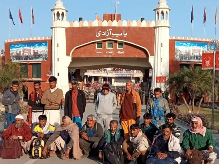 India frees 17 Pakistani nationals sends them home via Attari Wagah border भारत ने 17 पाकिस्तानी नागरिकों को रिहा किया, अटारी-वाघा बॉर्डर के रास्ते स्वदेश भेजा