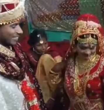 Video : Bride is Seen Dancing fiercely in front of her in Laws Video : દુલ્હન જાનૈયાઓ સામે જ કરવા લાગી ડાંસ, વરરાજા પણ પોતાની જાતને રોકી ના શક્યો ને...