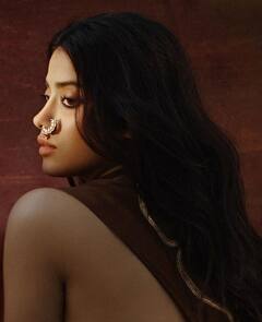 Janhvi Kapoor Pics: સિલ્ક સાડીમાં જાહ્નવી કપૂરની તસવીરો આગની જેમ થઈ વાઈરલ