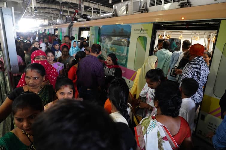 Two lakh passengers in Nagpur Metro again 2nd highest crowd record Nagpur Metro News : नागपूर मेट्रोत पुन्हा दोन लाख प्रवासी संख्या ; तुडुंब गर्दीचा दुसऱ्या क्रमांकाचा विक्रम