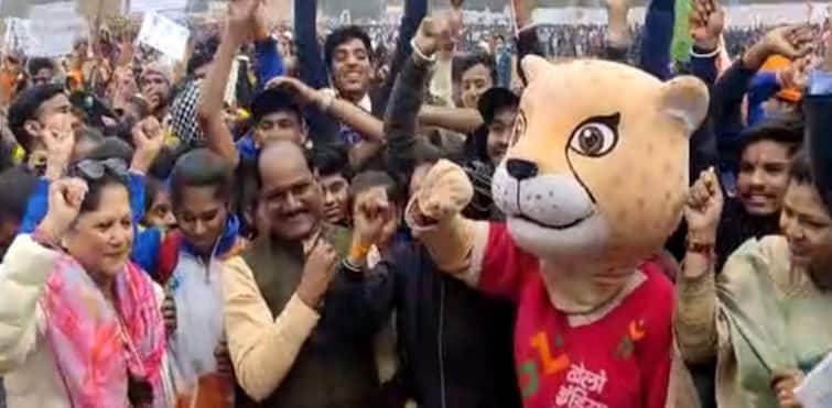 MP Minister danced on Khelo India Youth Game theme song after republic day flag hosting in Bhopal Khelo India Youth Game: ધ્વજારોહણ બાદ ખેલો ઇન્ડિયાની થીમ પર નાચવા લાગ્યા મંત્રી, વીડિયો વાયરલ