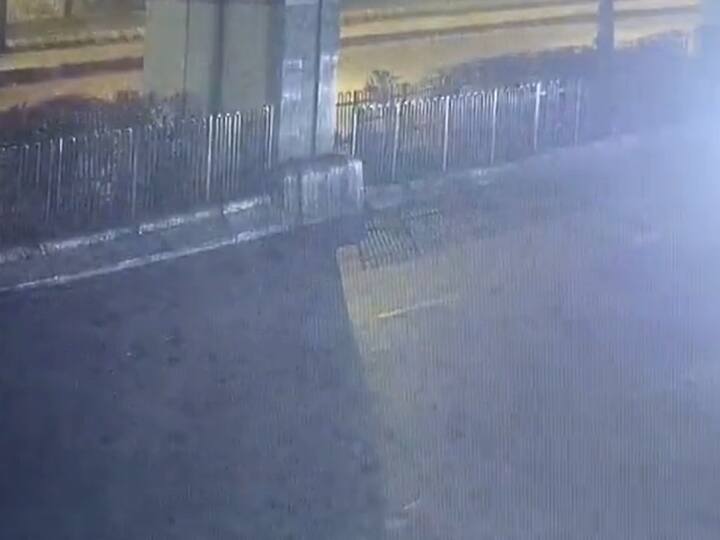 दिल्ली में कार ने स्कूटी सवार को मारी टक्कर, ड्राइवर ने शख्स को करीब 350 मीटर तक घसीटा, अलर्ट पुलिस ने यूं दबोचा | Video Delhi Hit And Run Case Scooty rider was hit by a car in Delhi, the driver dragged the person for about 350 meters ANN दिल्ली में कार ने स्कूटी सवार को मारी टक्कर, ड्राइवर ने शख्स को करीब 350 मीटर तक घसीटा, अलर्ट पुलिस ने यूं दबोचा | Video