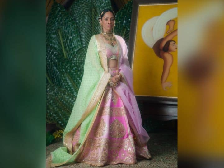 Masaba Gupta Wedding Lehenga: अगर आप भी अपना ब्राइडल लुक एकदम हटकर रखना चाहती हैं तो मसाबा गुप्ता का इस तरह का लहंगा आपके लिए परफेक्ट साबित हो सकता है.