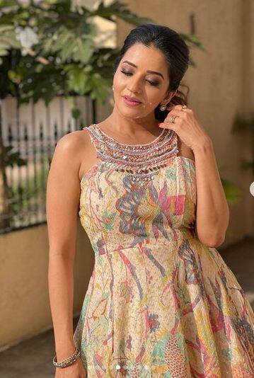 'ਬਿੱਗ ਬੌਸ' ਅਤੇ 'ਨਜ਼ਰ' ਸੀਰੀਅਲਾਂ ਤੋਂ ਲਾਈਮਲਾਈਟ ਹਾਸਲ ਕਰਨ ਵਾਲੀ ਅਭਿਨੇਤਰੀ ਮੋਨਾਲੀਸਾ ਦੀ ਦੁਨੀਆ ਭਰ 'ਚ ਕਾਫੀ ਫੈਨ ਫਾਲੋਇੰਗ ਲਿਸਟ ਹੈ।