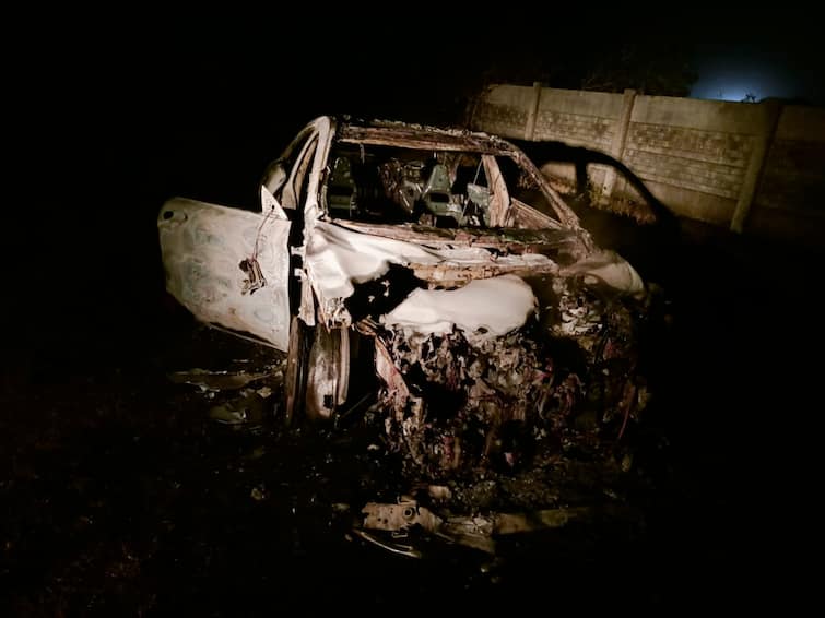 kanchipuram Young doctor sets fire to 70 lakh Benz luxury car after disagreement with girlfriend காதலியுடன் முற்றிய சண்டை.. ஆத்திரத்தில் 70 லட்ச ரூபாய் பென்ஸ் காரை எரித்த இளம் மருத்துவர்.. காஞ்சிபுரத்தில் பரபரப்பு..