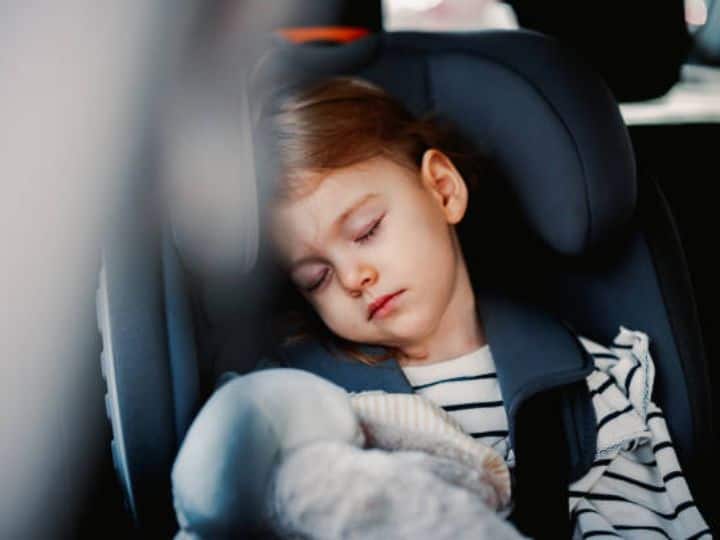 Why do I fall sleep in the car while traveling Know the science behind it तो इसलिए कार में बैठते ही आने लगती है नींद... जानिए क्या ये आपकी सेहत के लिए ठीक है