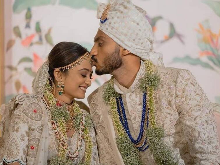 Indian Cricketer Axar Patel Married To Meha Patel In Vadodara, Pics goes viral Axar Patel Meha Marriage: రాహుల్‌ తర్వాత పెళ్లి పీటలెక్కిన అక్షర్‌ - ప్రేయసిని పెళ్లాడిన ఆల్‌రౌండర్‌!