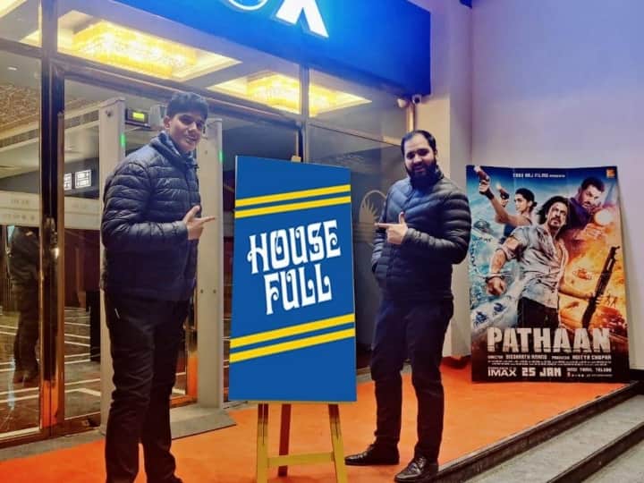 Pathaan Housefull: पठान का धमाका, 32 साल बाद कश्मीर घाटी के सिनेमा हॉल में दिखा हाउसफुल का साइन, शाहरुख खान को कहा थैक्यू