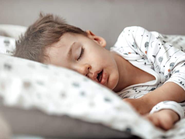 Obstructive sleep apnea may be behind childrens snoring बच्चों के खर्राटे लेने के पीछे हो सकती है ये बीमारी, हल्के में लेना पड़ेगा भारी