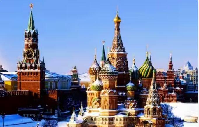 ਬਹੁਤ ਸਾਰੇ ਲੋਕ ਇਹ ਨਹੀਂ ਜਾਣਦੇ ਹੋਣਗੇ ਕਿ ਰੂਸ ਨੂੰ ਵੋਡਕਾ ਦਾ ਪਿਤਾ ਕਿਹਾ ਜਾਂਦਾ ਹੈ. ਵੋਡਕਾ ਦੀ ਵਰਤੋਂ ਸਭ ਤੋਂ ਪਹਿਲਾਂ ਰੂਸ ਵਿੱਚ ਹੀ ਹੁੰਦੀ ਸੀ।