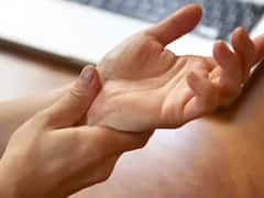 ऑस्टियोपोरोसिस म्हणजे काय? मजबूत हाडांसाठी 'या' व्हिटॅमिन्सची आवश्यकता