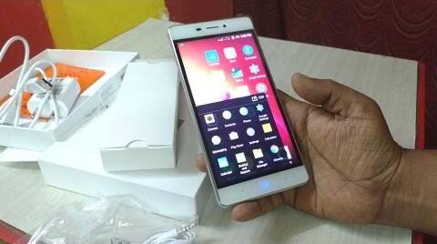 Xifo LYF Earth 1 के 3GB रैम 32GB इंटरनल स्टोरेज वेरिएंट को आप 4,299 रुपये में खरीद सकते हैं. स्मार्टफोन में आपको 13 मेगापिक्सल का रियर कैमरा मिलता है. स्मार्टफोन क्वालकॉम स्नैपड्रेगन 615 प्रोसेसर पर काम करता है. मोबाइल फोन में 5.5 इंच की डिस्प्ले मिलती है और 3500 एमएएच की बैटरी सपोर्ट दिया गया है.