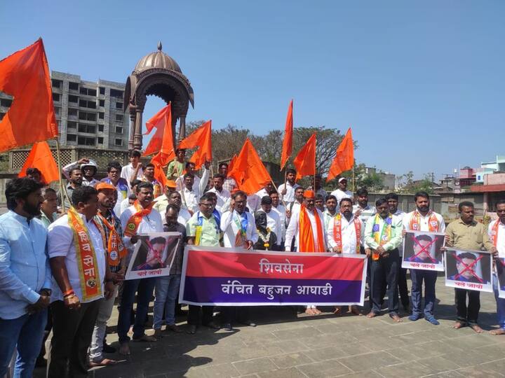 Shiv Sena Vanchit Bahujan Aghadi alliance first joint Andolan in Kolhapur against deepak kesarkar Shivsena VBA Andolan in Kolhapur : पालकमंत्री केसरकर चले जाव! शिवसेना-वंचित बहुजन आघाडीच्या युतीनंतर पहिलं एकत्रित आंदोलन कोल्हापुरात