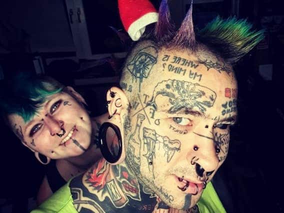 ટોબિઆસ 33 વર્ષનો છે. તેણે 2018માં ટેટૂ આર્ટિસ્ટ 24 વર્ષની લીના-મેરી ડુહાન સાથે લગ્ન કર્યા. કહેવાય છે કે ત્યારપછી તેણે કોઈ પણ ટેટૂ કરાવવા માટે એક પણ પૈસો ખર્ચવો પડ્યો નથી.