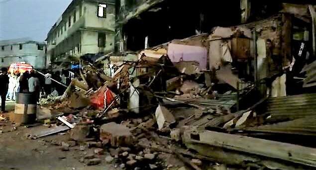 Bhiwandi Building Collapse भिवंडीच्या खाडीपार भागात असलेल्या मूलचंद कम्पाऊंड परिसरातील दोन मजली इमारतीचा पहिला मजला पूर्णतः कोसळला. यामध्ये एकाचा जागीच मृत्यू झाला.