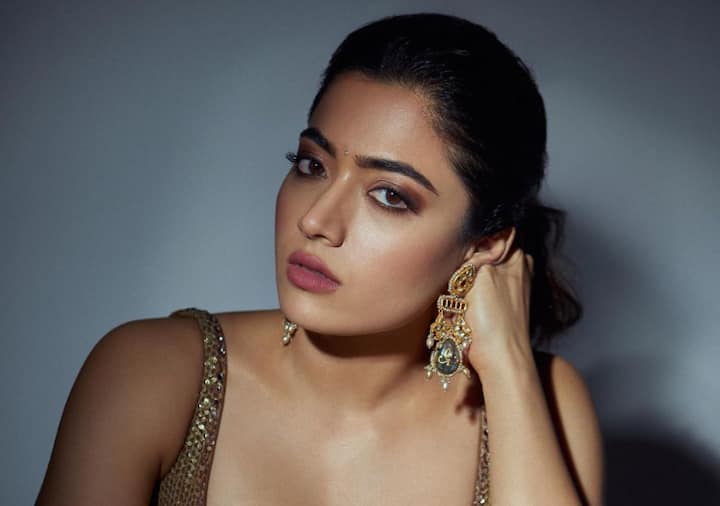 Rashmika Mandanna Net Worth: रश्मिका मंदाना साउथ की मशहूर एक्ट्रेस हैं. रश्मिका को बॉलीवुड में भी खूब पसंद किया जाता है. रश्मिका ने 'गुडबाय' फिल्म से हिंदी फिल्म इंडस्ट्री में डेब्यू किया है.