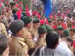 अलीगढ़ मुस्लिम यूनिवर्सिटी के गेट पर लगे 'अल्लाहू अकबर' के नारे, रिपब्लिक डे पर हो रहा था प्रोग्राम, जांच के आदेश