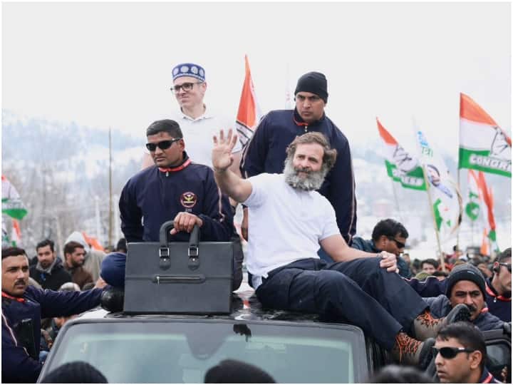 Bharat Jodo Yatra: कांग्रेस ने भारत जोड़ो यात्रा में लगाया सुरक्षा चूक का आरोप, जम्मू-कश्मीर पुलिस ने किया खारिज, BJP ने उठाए सवाल | 10 बड़ी बातें Congress and Rahul Gandhi alleges Security Lapse in Bharat Jodo Yatra, Jammu Kashmir police denied any security lapse, 10 highlights Bharat Jodo Yatra: कांग्रेस ने भारत जोड़ो यात्रा में लगाया सुरक्षा चूक का आरोप, जम्मू-कश्मीर पुलिस ने किया खारिज, BJP ने उठाए सवाल | 10 बड़ी बातें