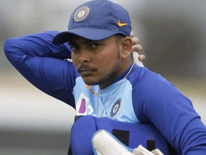 Shubman Gill trolled for not including Prithvi Shaw in playing XI IND vs NZ Ranchi T20 Match IND vs NZ: पृथ्वी शॉ को प्लेइंग इलेवन में नहीं किया शामिल शुभमन गिल हुए ट्रोल, फैंस ने जाहिर किया गुस्सा