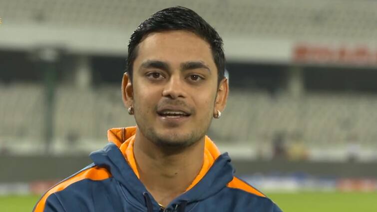 Ishan Kishan admits he wanted fill Mahendra Singh Dhoni's shoes Ishan on Dhoni: ধোনির স্থান দখলই লক্ষ্য, প্রথম টি-টোয়েন্টিতে মাঠে নামার আগে স্পষ্ট জানালেন ঈশান