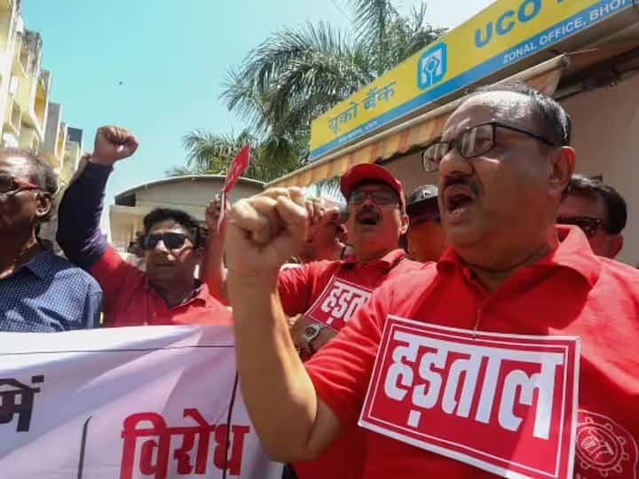 Bank Strike from 30 january  deffered Bank Strike: ৩০ জানুয়ারি দেশজুড়ে হচ্ছে ব্যাঙ্ক ধর্মঘট ? বৈঠকে কী সিদ্ধান্ত হল ?