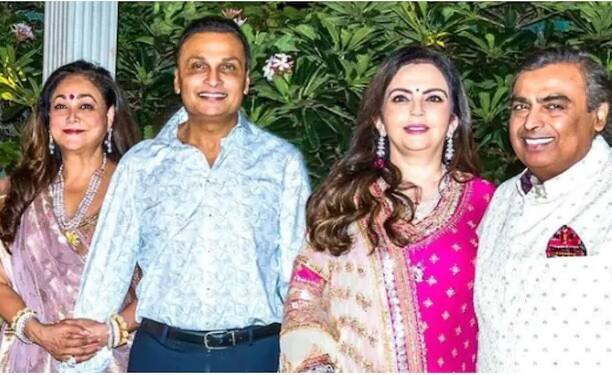 Ambani Family : મુકેશ ધીરુભાઈ અંબાની ગણતરી આજે વિશ્વના 12મા સૌથી ધનિક વ્યક્તિ તરીકે થાય છે. તેમની પાસે $82.9 બિલિયનની સંપત્તિ છે. મુકેશ અંબાણી રિલાયન્સ ઇન્ડસ્ટ્રીઝ લિમિટેડના ચેરમેન પણ છે.