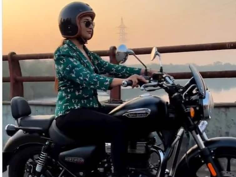 Divyanka Tripathi Gifts Herself A New Bike; Says 'I've Been Beaming With Happiness' Divyanka Tripathi Gifts Herself A New Bike; Says 'I've Been Beaming With Happiness'