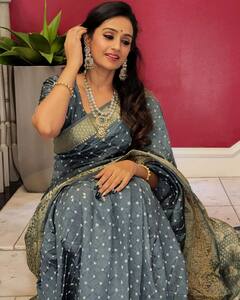 Actress Laya: చీరలో చిరునవ్వులు చిందిస్తున్న లయ