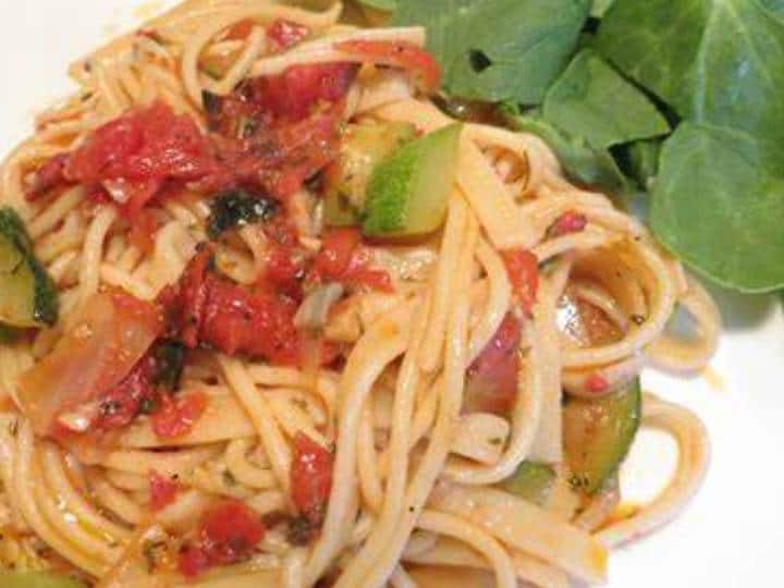 पास्ता एक ऐसा डिश है जो आसानी से बनाया जा सकता है साथ ही यह स्वादिष्ट भी बनता है. यह एक जबरदस्त रेसिपी है.