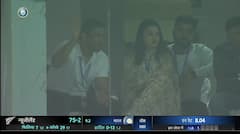 रांची में अपनी वाइफ साक्षी के साथ मैच देखने पहुंचे महेंद्र सिंह धोनी, वीडियो वायरल