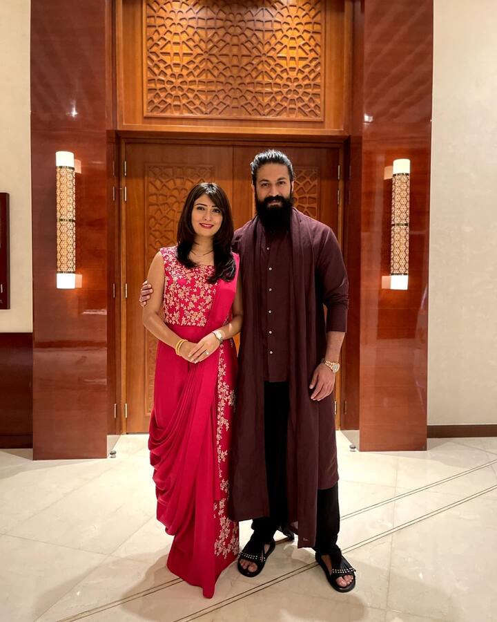 यश ने कुछ वक्त पहले ही अपनी फैमिली के लिए एक आलीशान बंगला खरीदा था. जोकि बहुत ही बड़ा और सुंदर है.
