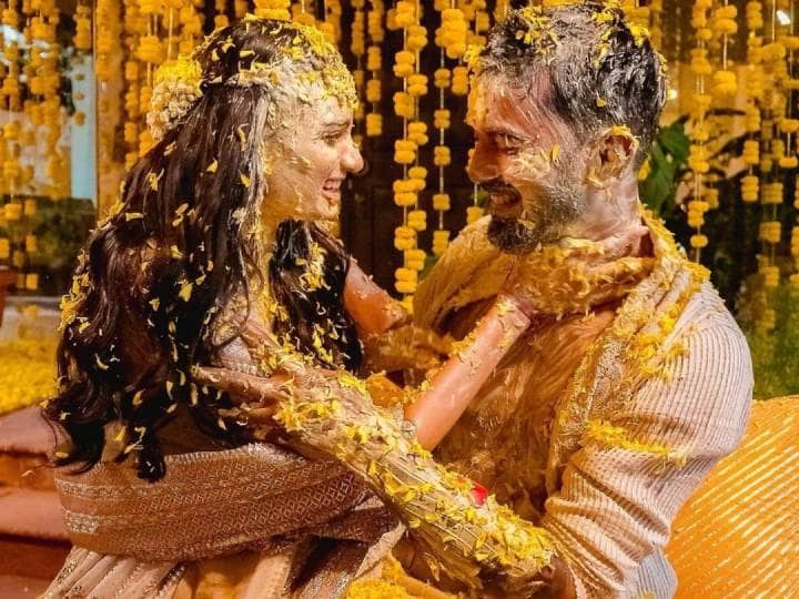 Athiya Shetty KL Rahul: भारतीय क्रिकेट टीम के खिलाड़ी केएल राहुल ने हल्दी सेरेमनी की फोटो शेयर की है. इसमें उनके साथ अथिया शेट्टी भी दिखाई दे रही हैं.