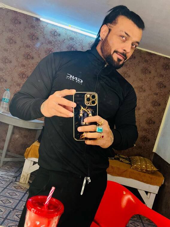 अनुपमा के मोहित हैं इतने पढ़े-लिखे