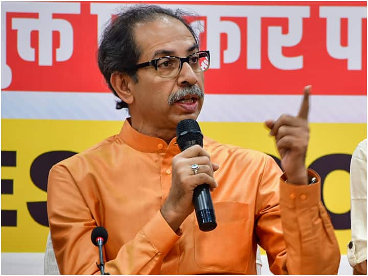 Supreme court to hear Maharashtra MLA disqualification case, Uddhav Thackeray, Eknath Shinde ann Maharashtra Politics: ठाकरे बनाम शिंदे गुट का मामला क्या 7 जजों की बेंच के पास भेजा जाएगा? SC का फैसला कल