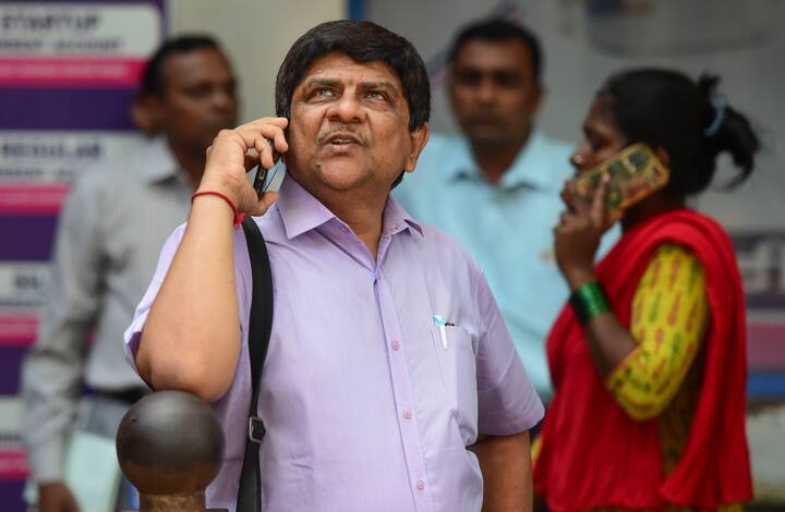 আশা করা হচ্ছে, নতুন কর ব্যবস্থায় আয়করের ৩০ শতাংশ থেকে ২৫ শতাংশ ট্যাক্স স্ল্যাবে কিছুটা ছাড় দেওয়া হবে।