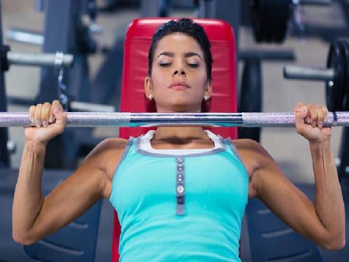 Breast Exercise at Home This is the best exercise to get the breast in shape do it at home in these easy ways Breast Exercises at Home: ब्रेस्ट को शेप में लाने के लिए ये हैं बेस्ट एक्सरसाइज, घर पर इन आसान तरीके से करें