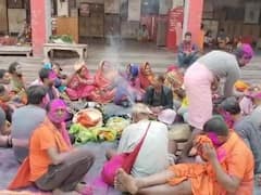 In Pics: बसंत पंचमी पर बाबा बैद्यनाथ की नगरी में उमड़ी भक्तों की भीड़