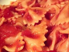 Tomato Garlic Pasta: घर की पार्टी में इस आसान से डिश को आजमाएं, बन जाएगी पार्टी की शान