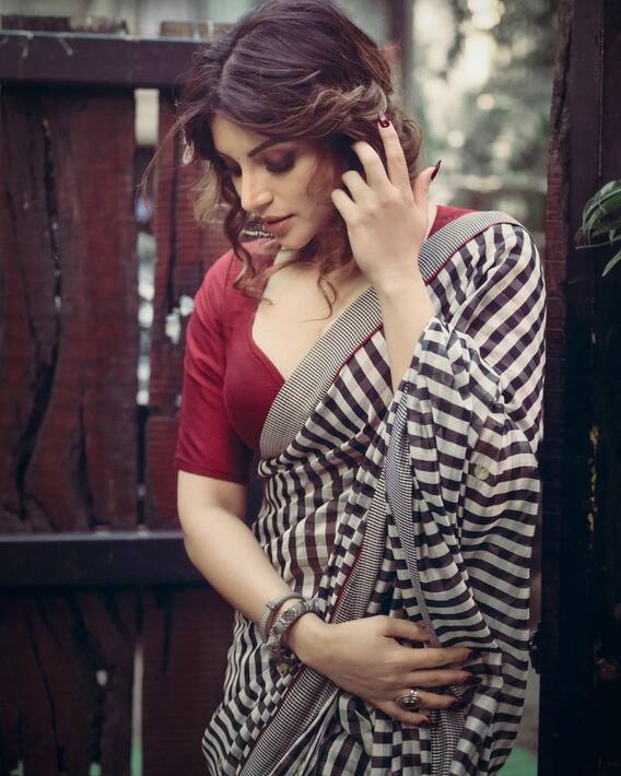 Shama Sikander Latest Photos In Black And White Saree Viral On Social