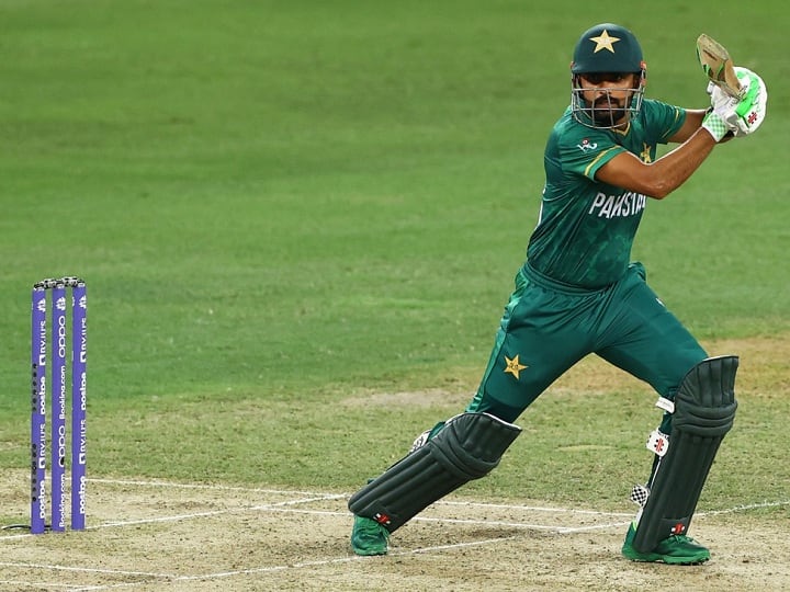 Babar Azam Mens Cricketer of the Year Reasons Analysis Performance across all Format Babar Azam: एशिया कप में नहीं चला बल्ला, टी20 वर्ल्ड कप में भी रहे फ्लॉप; जानिए फिर कैसे बाबर ने जीता 'क्रिकेटर ऑफ द ईयर' का अवॉर्ड