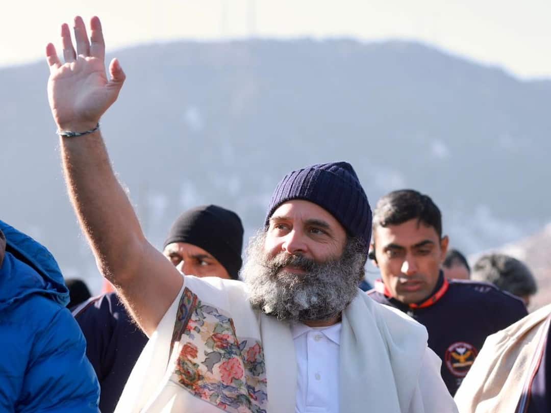 Bharat Jodo Yatra: நிறுத்தப்பட்ட ராகுலின் இந்திய ஒற்றுமை பயணம்; போதிய பாதுகாப்பு இல்லை - காங்கிரஸ் குற்றச்சாட்டு..! Bharat Jodo Yatra Security Breach Sudden Withdrawal Of Security Personnel at banihal Kashmir alleges Congress Bharat Jodo Yatra: நிறுத்தப்பட்ட ராகுலின் இந்திய ஒற்றுமை பயணம்; போதிய பாதுகாப்பு இல்லை - காங்கிரஸ் குற்றச்சாட்டு..!