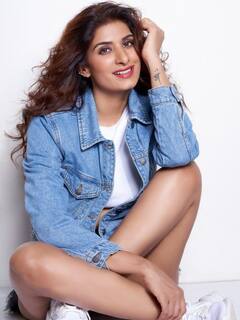 भोजपुरी एक्ट्रेस पूनम दुबे ने वेस्टर्न लुक में ढाया कहर