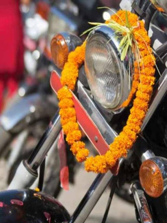 रॉयल एनफील्ड का अनोखा मंदिर, बाइक में है आत्मा का वास