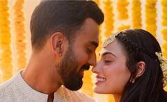 Bollywood Wedding: কুর্তা ধরে টান শ্যালক-শ্যালিকাদের, গায়ে হলুদে হুল্লোড় আথিয়া-রাহুলের, প্রকাশ করলেন ‘সুখের’ মুহূর্ত