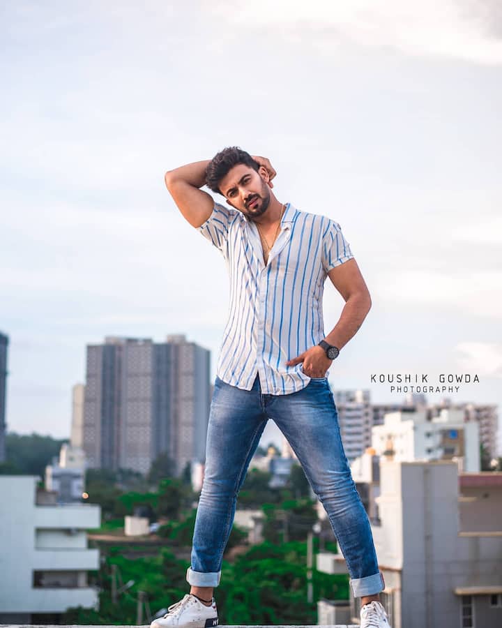 కన్నడ సీరియల్ 'గాంధారి' తో బుల్లితెరపై ప్రయాణం మొదలెట్టాడు. ఆ తర్వాత నిరంజన్ నటించిన నందిని సీరియల్ తెలుగులోనే కాకుండా తమిళం, మలయాళంలోనూ ప్రసారమైంది. ఈ సీరియల్ సక్సెస్ కావడంతో నిరంజన్ కి మంచి అవకాశాలు వచ్చాయి